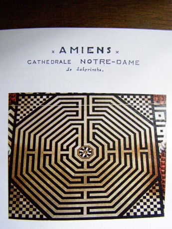 Labyrint v Amiens v publikaci