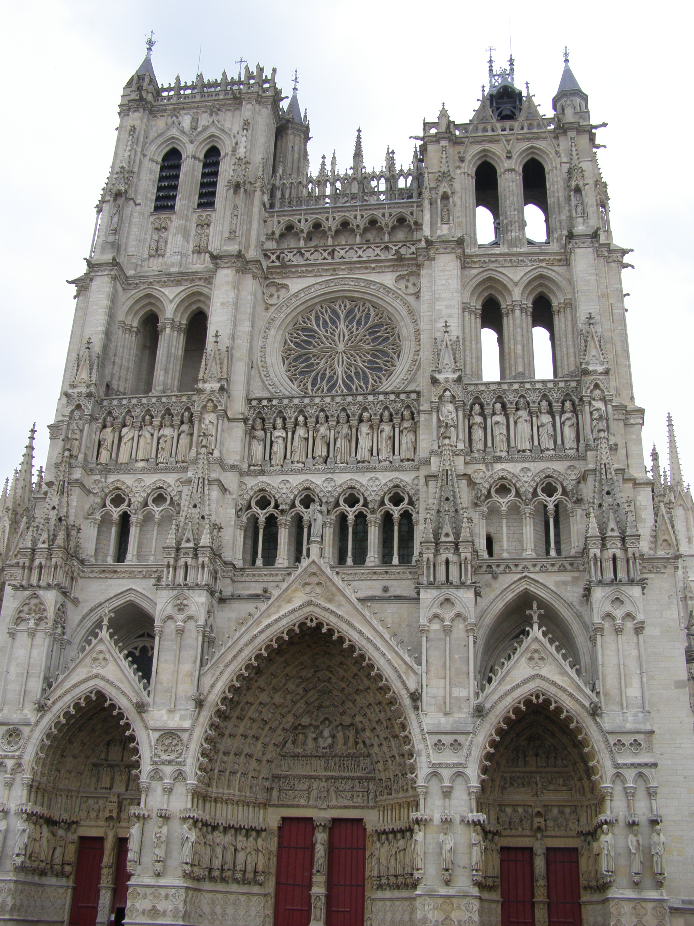 Notre Damme - Naše Paní - mariánský kult, kultivace především zemské složky